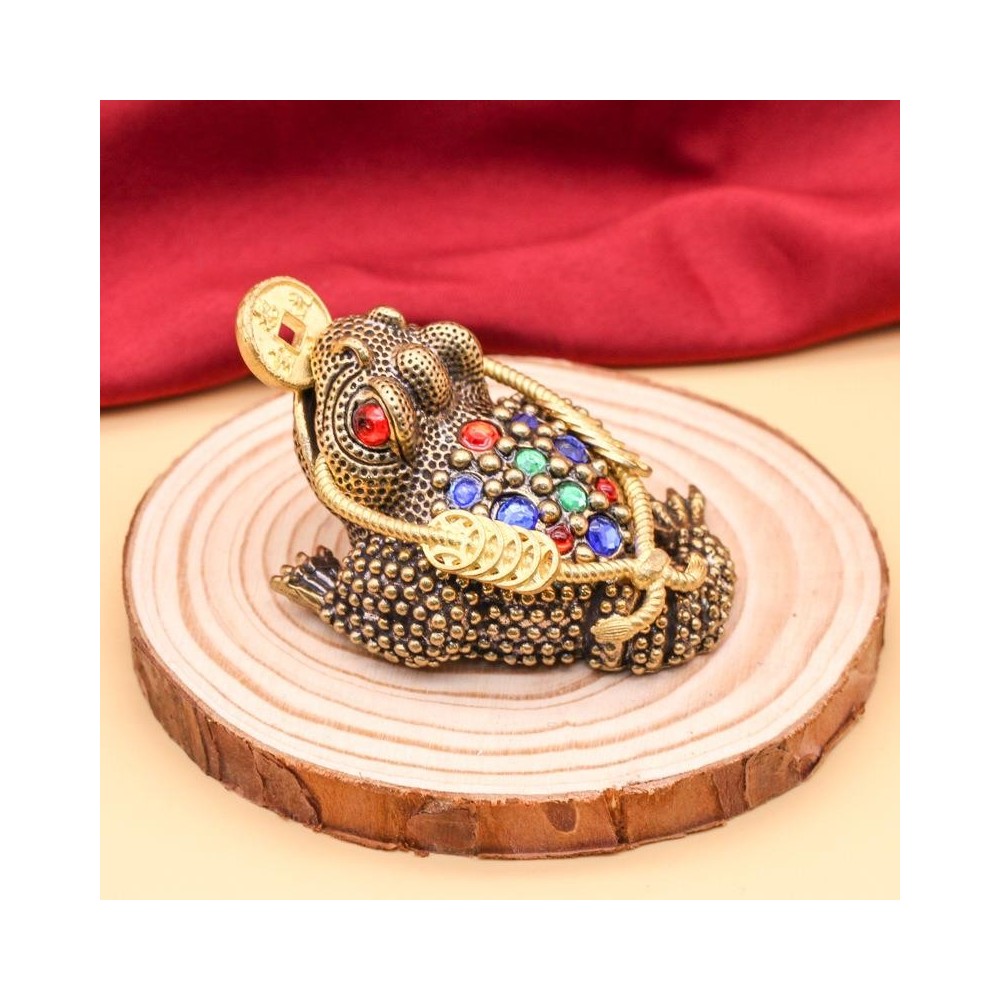 Brass hollow three-legged golden toad fortune-bringing craft Brass hollow three-legged golden toad fortune-bringing craft