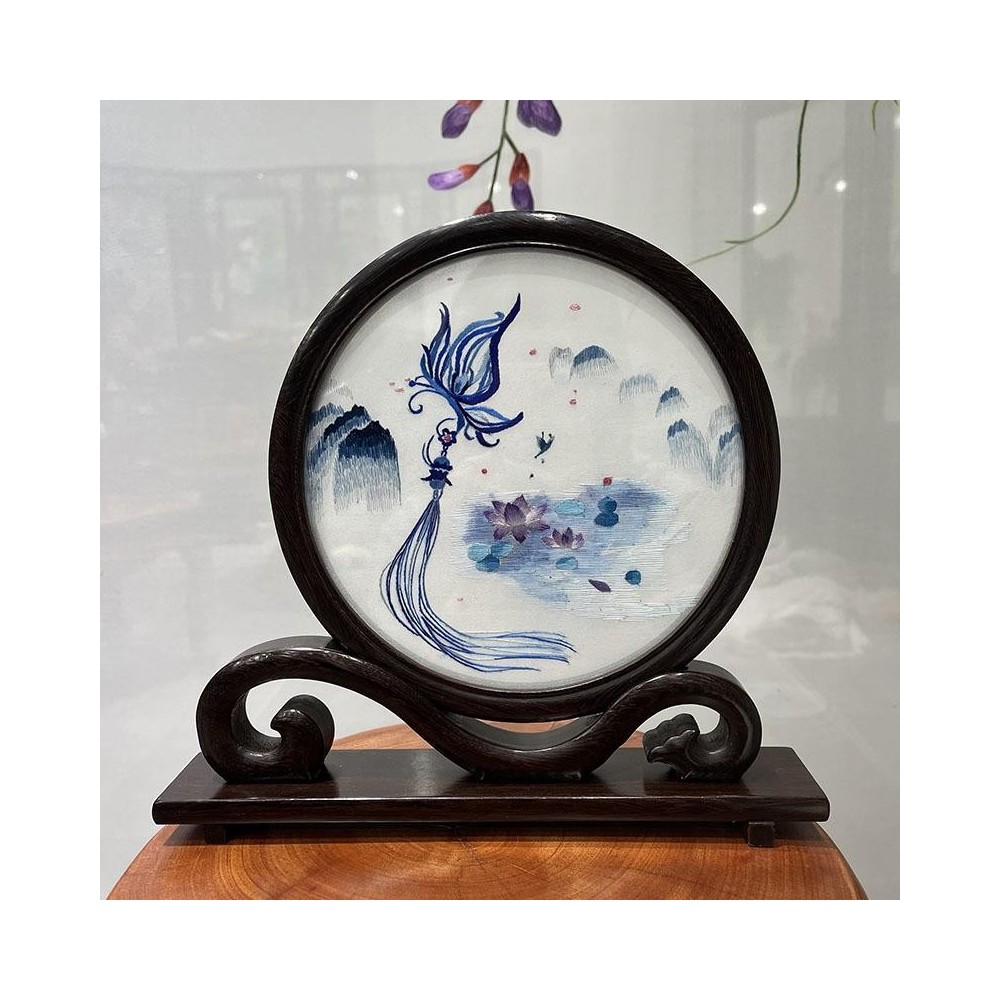 Finished Suzhou Embroidery Ornament – Handmade Double-Sided Embroidered Screen in Traditional Style Finished Suzhou Embroidery Ornament – Handmade Double-Sided Embroidered Screen in Traditional Style