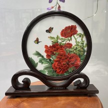 Finished Suzhou Embroidery Ornament – Handmade Double-Sided Embroidered Screen in Traditional Style