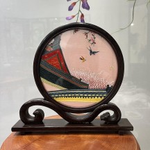 Finished Suzhou Embroidery Ornament – Handmade Double-Sided Embroidered Screen in Traditional Style