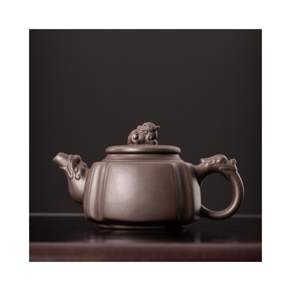 Master-Crafted “Reversing the Universe” Office Teapot – Zisha Clay Single Teapot for Tea Brewing Master-Crafted “Reversing the Universe” Office Teapot – Zisha Clay Single Teapot for Tea Brewing