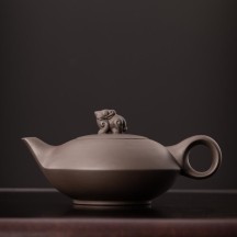 Master-Crafted “Reversing the Universe” Office Teapot – Zisha Clay Single Teapot for Tea Brewing