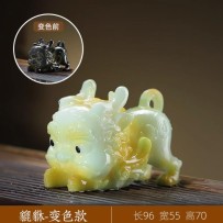 Color-Changing Tea Pet Pixiu Holding Gold Ingot – Tea Table Desktop Ornament and Decoration