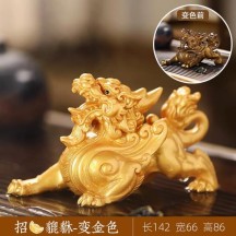 Color-Changing Tea Pet Pixiu Holding Gold Ingot – Tea Table Desktop Ornament and Decoration