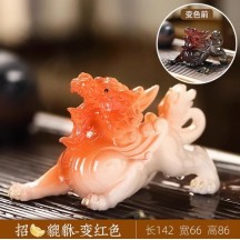 Color-Changing Tea Pet Pixiu Holding Gold Ingot – Tea Table Desktop Ornament and Decoration