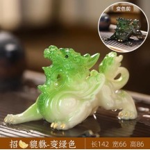 Color-Changing Tea Pet Pixiu Holding Gold Ingot – Tea Table Desktop Ornament and Decoration
