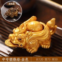 Color-Changing Tea Pet Pixiu Holding Gold Ingot – Tea Table Desktop Ornament and Decoration