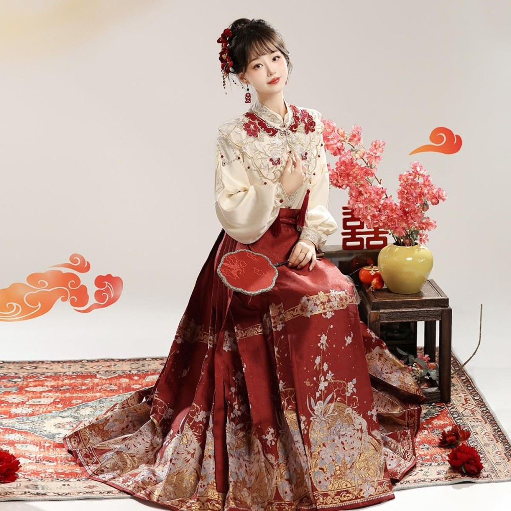 Phoenix Melody Hanfu-Inspired Set – Cloud Collar Top and Horse-Face Skirt for Women Phoenix Melody Hanfu-Inspired Set – Cloud Collar Top and Horse-Face Skirt for Women