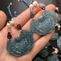 Jadeite jade pendant glutinous jade pendant