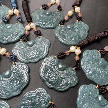 Jadeite jade pendant glutinous jade pendant