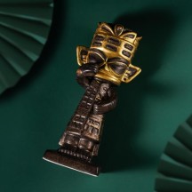 Sanxingdui cultural and creative ornaments, blessing priests, national style creative home decorations